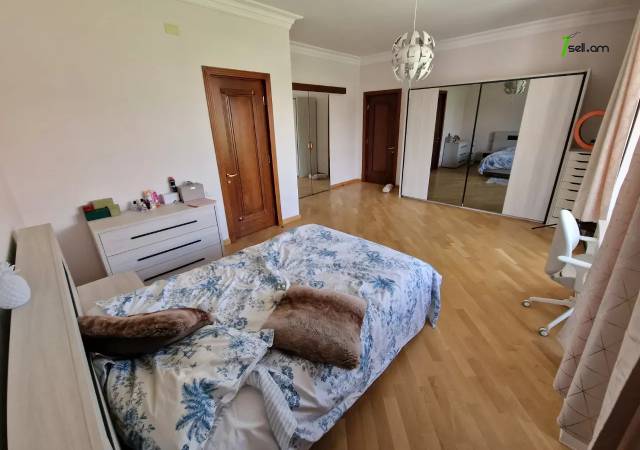 Երկու հարկանի քարե տուն Նոր Նորքում, 1000 ք.մ., 3+ սանհանգույց, կապիտալ վերանորոգված