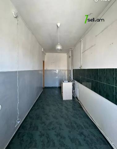 3 սենյականոց բնակարան Սեբաստիայի փողոցում, 74 քմ, նախավերջին հարկ, մասնակի վերանորոգում