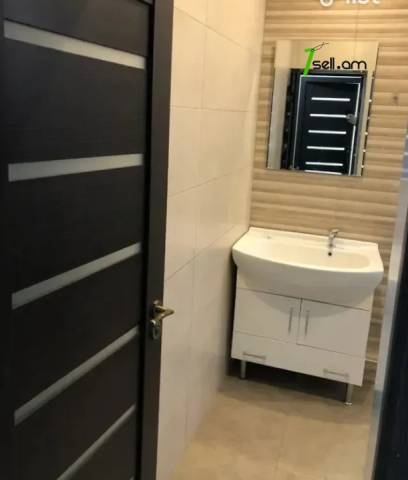 4 սենյականոց բնակարան Պարոնյան փողոցում, 105 քմ, 3/5 հարկ, 2 սանհանգույց, բարձր առաստաղներ