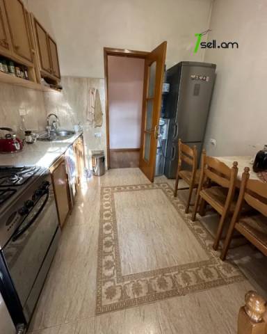 3 սենյականոց բնակարան Մոսկովյան փողոցում, 82 քմ, նախավերջին հարկ, բարձր առաստաղներ