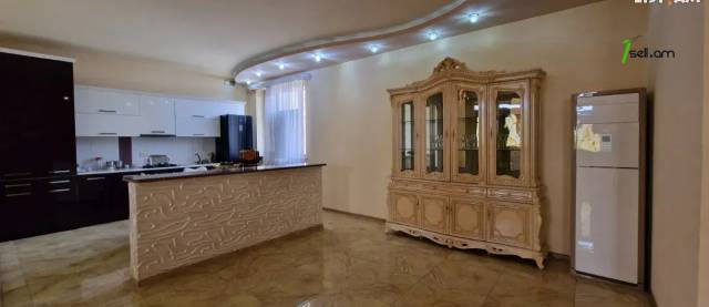 Երկու հարկանի քարե տուն, Նազարբեկյան թաղամաս Աջափնյակում, 740 ք.մ., 2 սանհանգույց