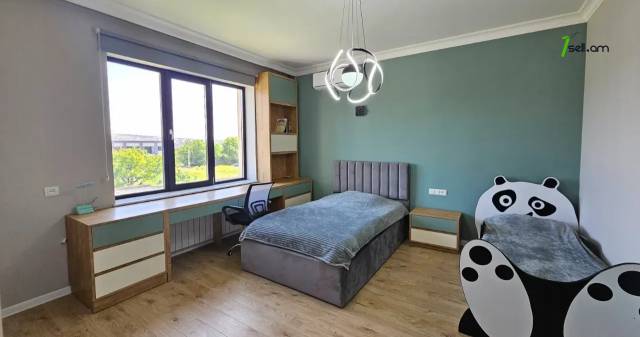 Երեք հարկանի քարե տուն, Avan-Arinj Առինջում, 800 քմ, 3+ սանհանգույց, կապիտալ վերանորոգված