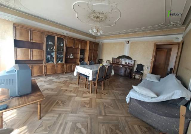 4 սենյականոց բնակարան Երվանդ Քոչարի փողոցում, 85 ք.մ., 2 սանհանգույց