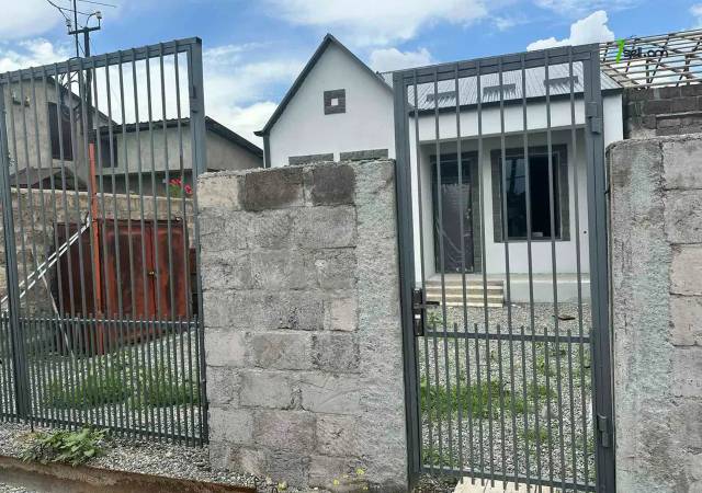 Մեկ հարկանի քարե տուն 6-րդ փողոցում Գեղանիստում, 320 քմ, մասնակի վերանորոգում