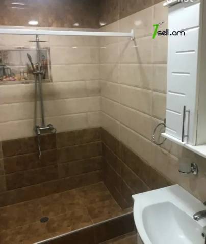 3 սենյականոց բնակարան նորակառույց շենքում Մազմանյան փողոցում, 95 ք.մ., 7/12 հարկ, բարձր առաստաղներ