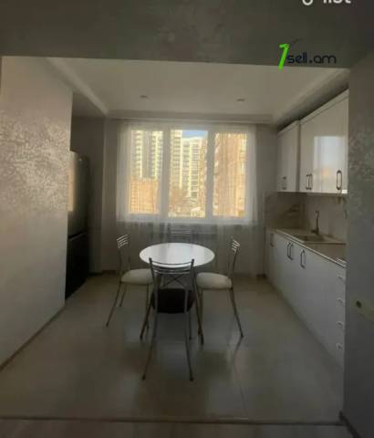 2 սենյականոց բնակարան Հակոբ Հակոբյան փողոցում, 50 ք.մ., եվրովերանորոգված, քարե շենք