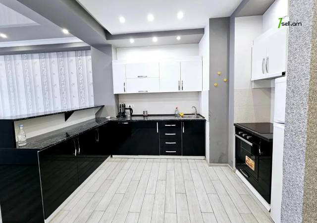 3 սենյականոց բնակարան նորակառույց շենքում, Ծիծեռնակաբերդի խճուղի, 85 ք.մ., բարձր առաստաղներ