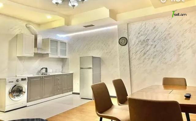 3 սենյականոց բնակարան նորակառույց շենքում Աբովյան փողոցում, 67 ք.մ., բարձր առաստաղներ