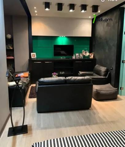 Ընդարձակ 3 սենյականոց բնակարան նորակառույց շենքում Դերենիկ Դեմիրճյան փողոցում, 202 քմ