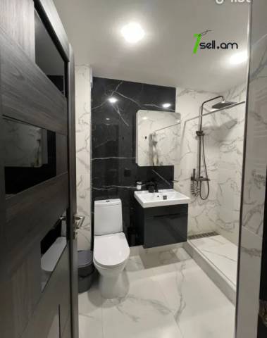 3 սենյականոց բնակարան Շահումյանի 1-ին փողոցում, 60 քմ, եվրովերանորոգված, քարե շենք