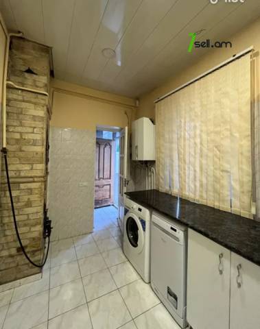 Երկու հարկանի քարե տուն Մարշալ Խուդյակովի փողոցում Ավանում, 286 ք.մ., 2 սանհանգույց