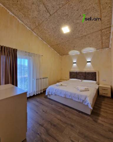 Երկու հարկանի քարե տուն 1-ին փողոցում Բյուրեղավանում, 700 քմ, 3+ սանհանգույց, կապիտալ վերանորոգված
