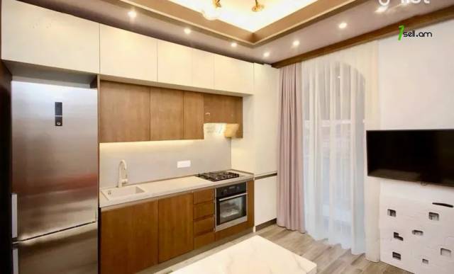 2 սենյականոց բնակարան Նալբանդյան փողոցում, 36 քմ, բարձր առաստաղներ, կապիտալ վերանորոգված, քարե շենք