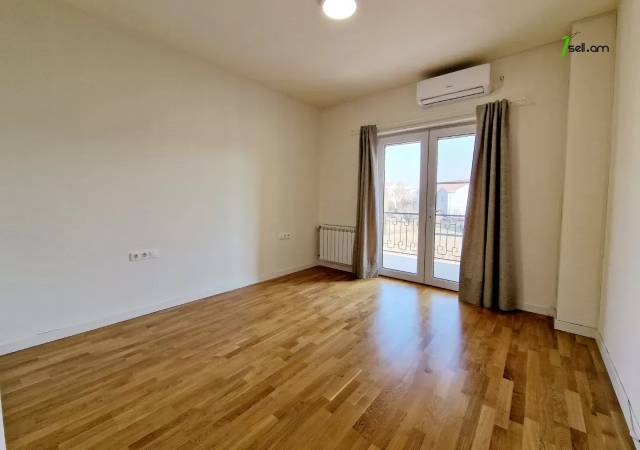 Երեք հարկանի քարե թաունհաուզ, Վահագնի Թաղամաս Աջափնյակում, 400 ք.մ., 3+ սանհանգույց