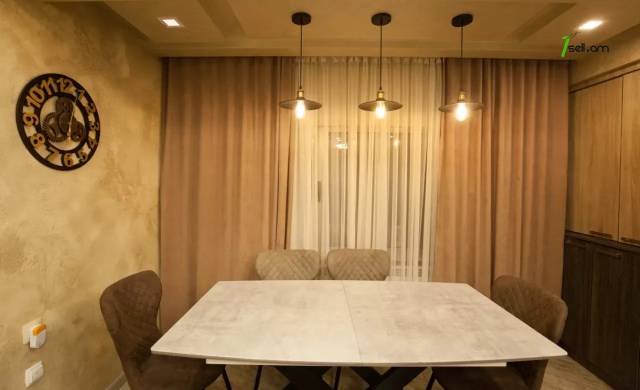 5 սենյականոց բնակարան Սայաթ-Նովայի պողոտայում, 150 քմ, 2/4 հարկ, 3+ սանհանգույց