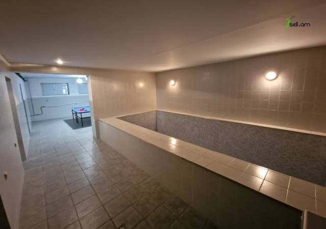 Երկու հարկանի քարե տուն Դավիթ Բեկի փողոցում Էրեբունիում, 650 քմ, 3+ սանհանգույց, եվրովերանորոգված