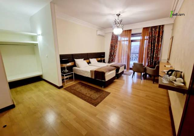 Չորս հարկանի քարե տուն Նաիրի Զարյան փողոցում Արաբկիրում, 800 քմ, 3+ սանհանգույց