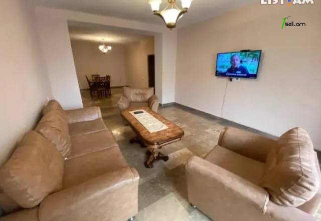 Երկու հարկանի քարե տուն Մարշալ Խուդյակովի փողոցում Ավանում, 252 քմ, 3+ սանհանգույց