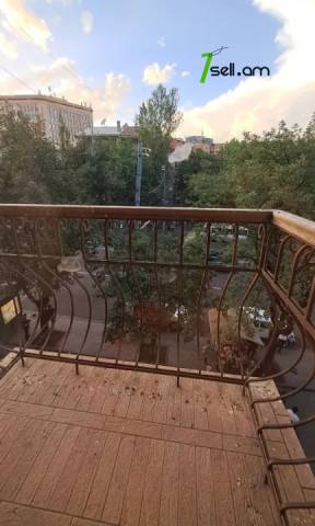 2 սենյականոց բնակարան Բաղրամյան պողոտայում, 70 քմ, նախավերջին հարկ, կապիտալ վերանորոգված, քարե շենք