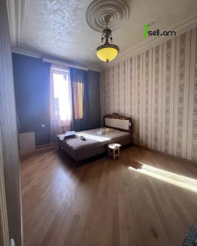 Երկու հարկանի քարե տուն, Թբիլիսյան խճուղի Արաբկիրում, 900 ք.մ., 3+ սանհանգույց, եվրովերանորոգված