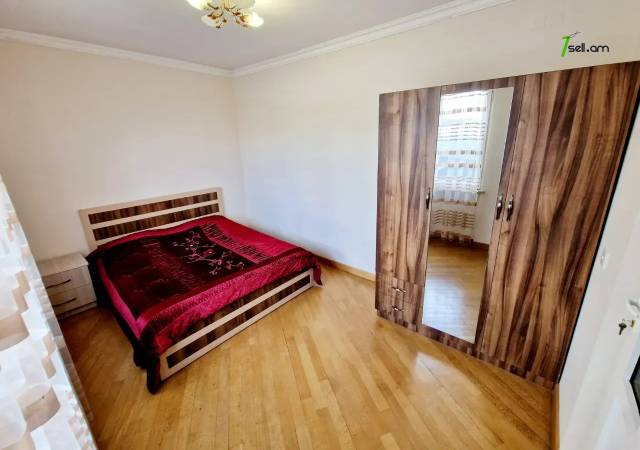 Երկու հարկանի քարե տուն Միչուրինի փողոցում Էրեբունիում, 380 ք.մ., 3+ սանհանգույց, եվրովերանորոգված