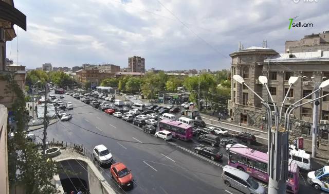 4 սենյականոց բնակարան Աբովյան փողոցում, 191 քմ, նախավերջին հարկ, 3+ սանհանգույց, բարձր առաստաղներ