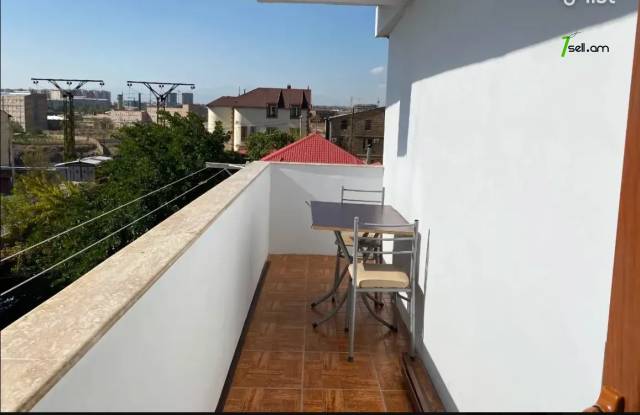 4 սենյականոց բնակարան Հակոբ Հակոբյան փողոցում, 115 քմ, 4/14 հարկ, մի քանի պատշգամբ, եվրովերանորոգված
