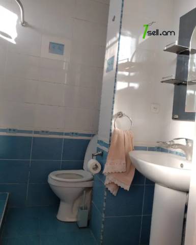 3 սենյականոց բնակարան Սայաթ-Նովայի պողոտայում, 86 ք.մ., բարձր առաստաղներ, կոսմետիկ վերանորոգում