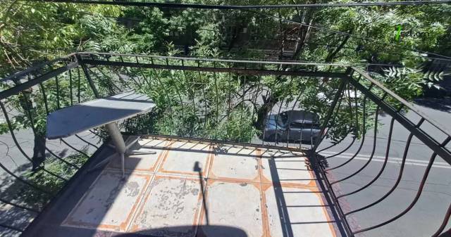 2 սենյականոց բնակարան Նալբանդյան փողոցում, 80 քմ, 2/4 հարկ, կապիտալ վերանորոգված, քարե շենք