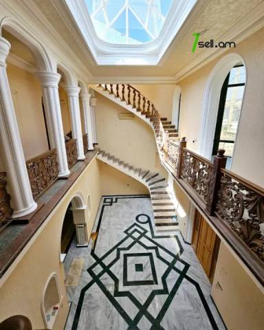 Երեք հարկանի քարե տուն Նորքի 9-րդ փողոցում Նորք Մարաշում, 1400 քմ, 3+ սանհանգույց