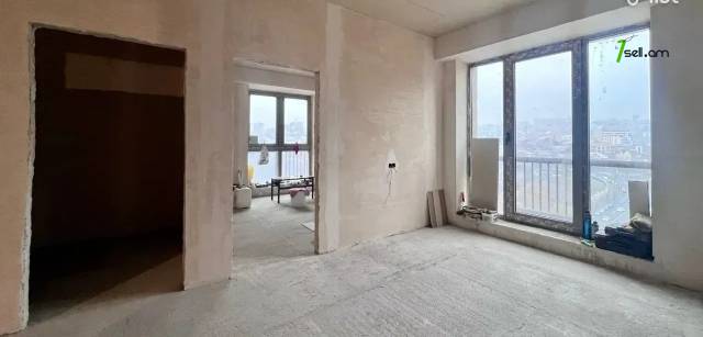 3 սենյականոց բնակարան նորակառույց շենքում Պարոնյան փողոցում, 81 ք.մ., բարձր առաստաղներ