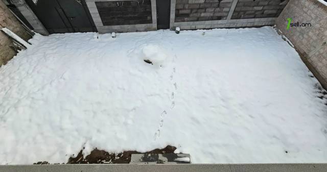 Երկու հարկանի տուն Պարույր Սևակի փողոցում Ավանում, 888 քմ, 2 սանհանգույց, մասնակի վերանորոգում