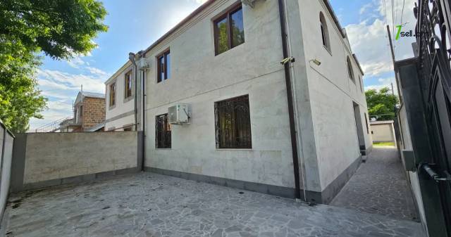 Երկու հարկանի քարե տուն Նոր Արեշի 7-րդ փողոցում Էրեբունիում, 520 քմ, 3+ սանհանգույց