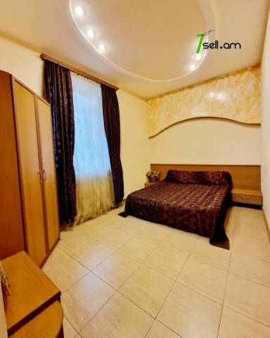 3 սենյականոց բնակարան Մոսկովյան փողոցում, 75 ք.մ., 2 սանհանգույց, բարձր առաստաղներ, 2/6 հարկ