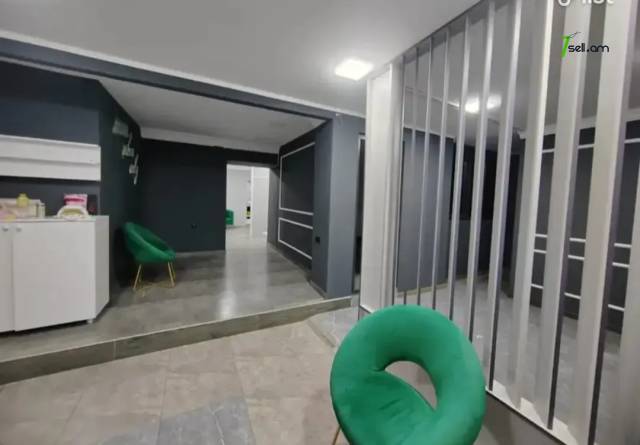 Բազմաֆունկցիոնալ գույք Բայրոնի փողոցում կենտրոնում, 190 ք.մ.