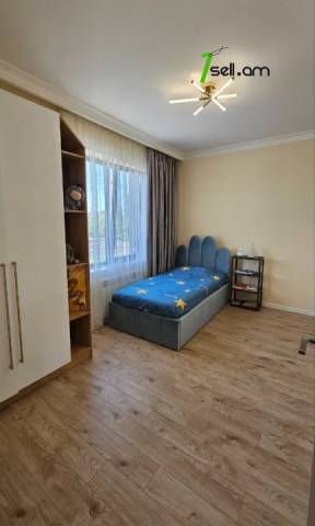 Երեք հարկանի քարե տուն, Avan-Arinj Առինջում, 800 քմ, 3+ սանհանգույց, կապիտալ վերանորոգված