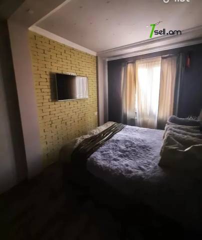 3 սենյականոց բնակարան Ռայնիսի փողոցում, 70 ք.մ., նախավերջին հարկ, կապիտալ վերանորոգված