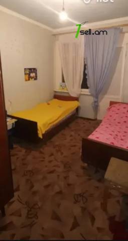 4 սենյականոց բնակարան Ղափանցյան փողոցում, 95 քմ, մի քանի պատշգամբ, կոսմետիկ վերանորոգում, քարե շենք
