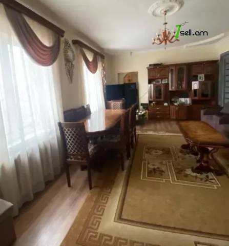 Մեկ հարկանի քարե ամառանոց, Ավան-Առինջ 2-րդ միկրոշրջան Ավանում, 95 ք.մ., կապիտալ վերանորոգված