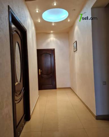 3 սենյականոց բնակարան նորակառույց շենքում Մարշալ Բաղրամյան պողոտայում, 130 ք.մ., 2 սանհանգույց