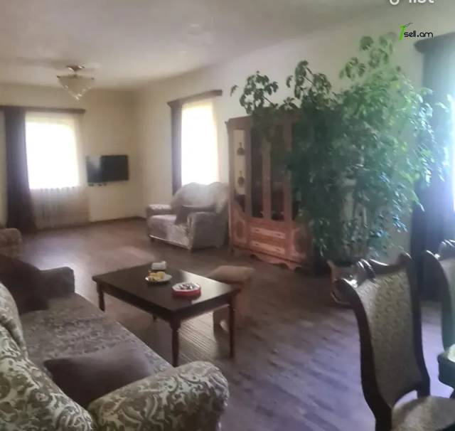 Երկու հարկանի տուն Կնունյանց փողոցում Եղվարդում, 300 քմ, 3+ սանհանգույց, կապիտալ վերանորոգված