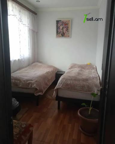 Մեկ հարկանի քարե տուն Հայկ Բժշկյանց փողոցում Հայանիստում, 150 քմ, կապիտալ վերանորոգված