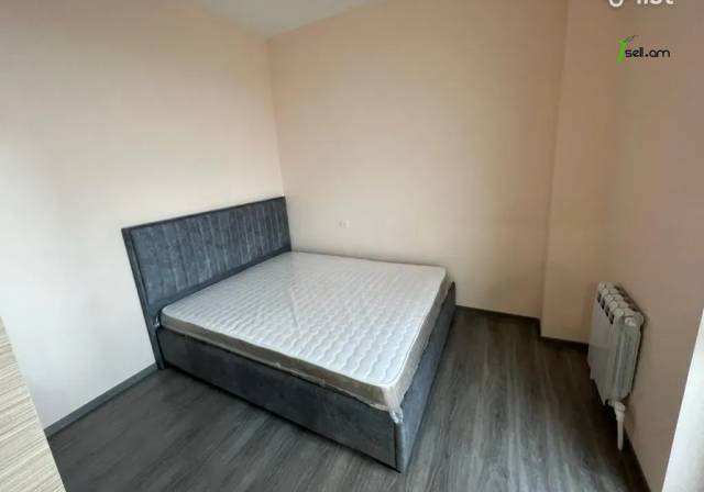 3 սենյականոց բնակարան նորակառույց շենքում Գրիբոյեդով փողոցում, 70 ք.մ., բարձր առաստաղներ, 12/16 հարկ