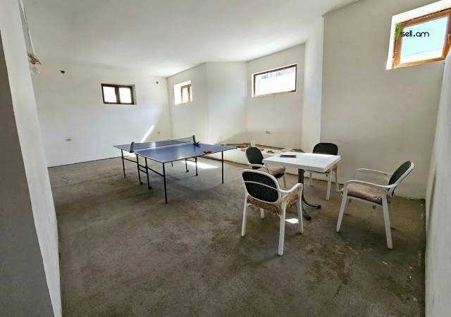 Երկու հարկանի տուն Մհեր Մկրտչյան փողոցում Ավանում, 1080 ք.մ., 3+ սանհանգույց, կապիտալ վերանորոգված
