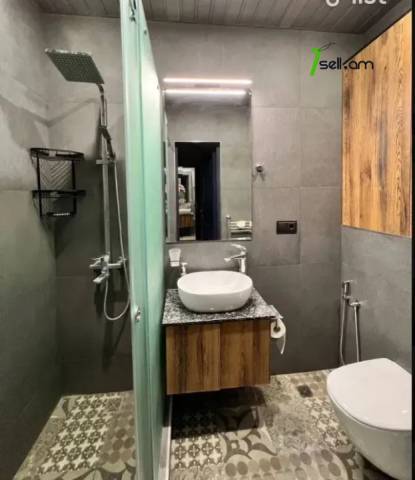 4 սենյականոց բնակարան նորակառույց շենքում, Verin Antarayin street, 131 ք.մ., 2 սանհանգույց