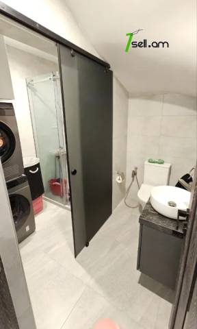 Երկու հարկանի քարե թաունհաուզ Առինջի 4-րդ փողոցում Առինջում, 560 ք.մ., 3+ սանհանգույց