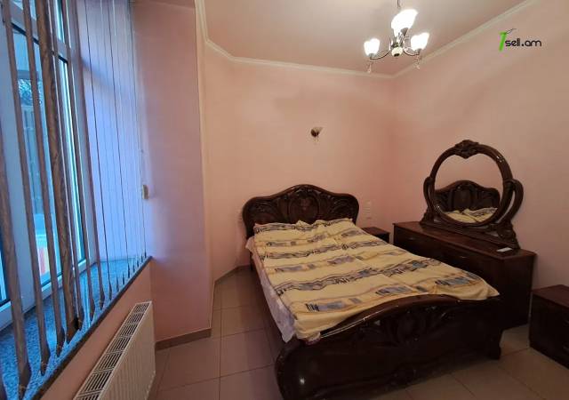 2 սենյականոց բնակարան Մոսկովյան փողոցում, 50 քմ, 2/5 հարկ, բարձր առաստաղներ, կապիտալ վերանորոգված