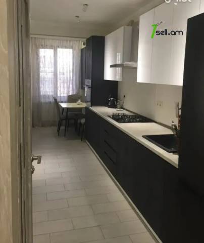 3 սենյականոց բնակարան Դրոյի փողոցում, 73 ք.մ., եվրովերանորոգված, քարե շենք