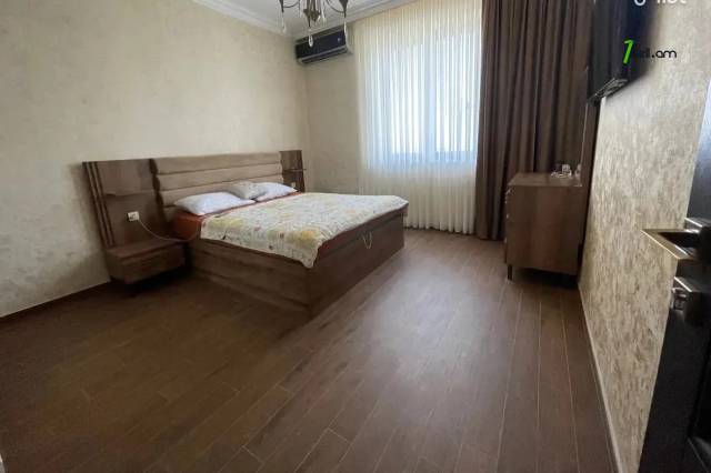 Երկու հարկանի քարե թաունհաուզ, Գ-1 թաղամաս Աջափնյակում, 150 ք.մ., 2 սանհանգույց, եվրովերանորոգված