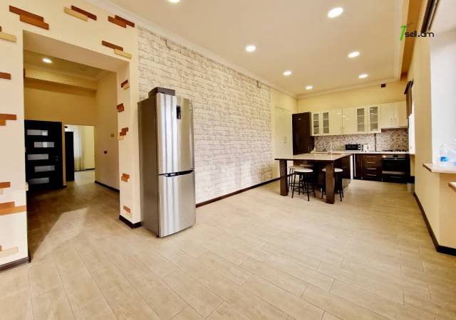 Երկու հարկանի քարե տուն, Նորք-Մարաշ վարչական շրջան Նորք Մարաշում, 1000 քմ, 3+ սանհանգույց